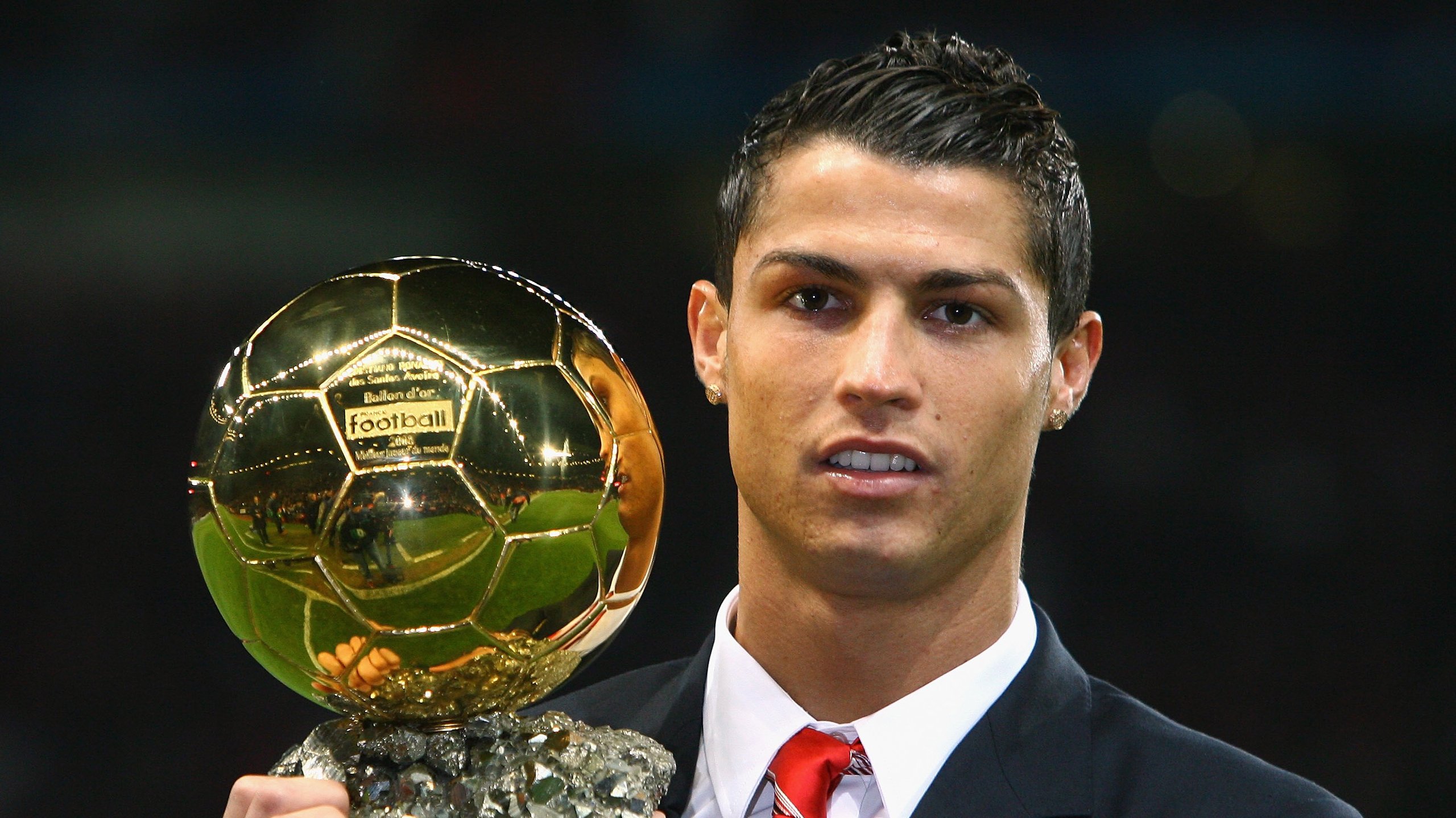 篮球励志演讲走进高校激发学生拼搏信念与团队意识，篮球即兴演讲