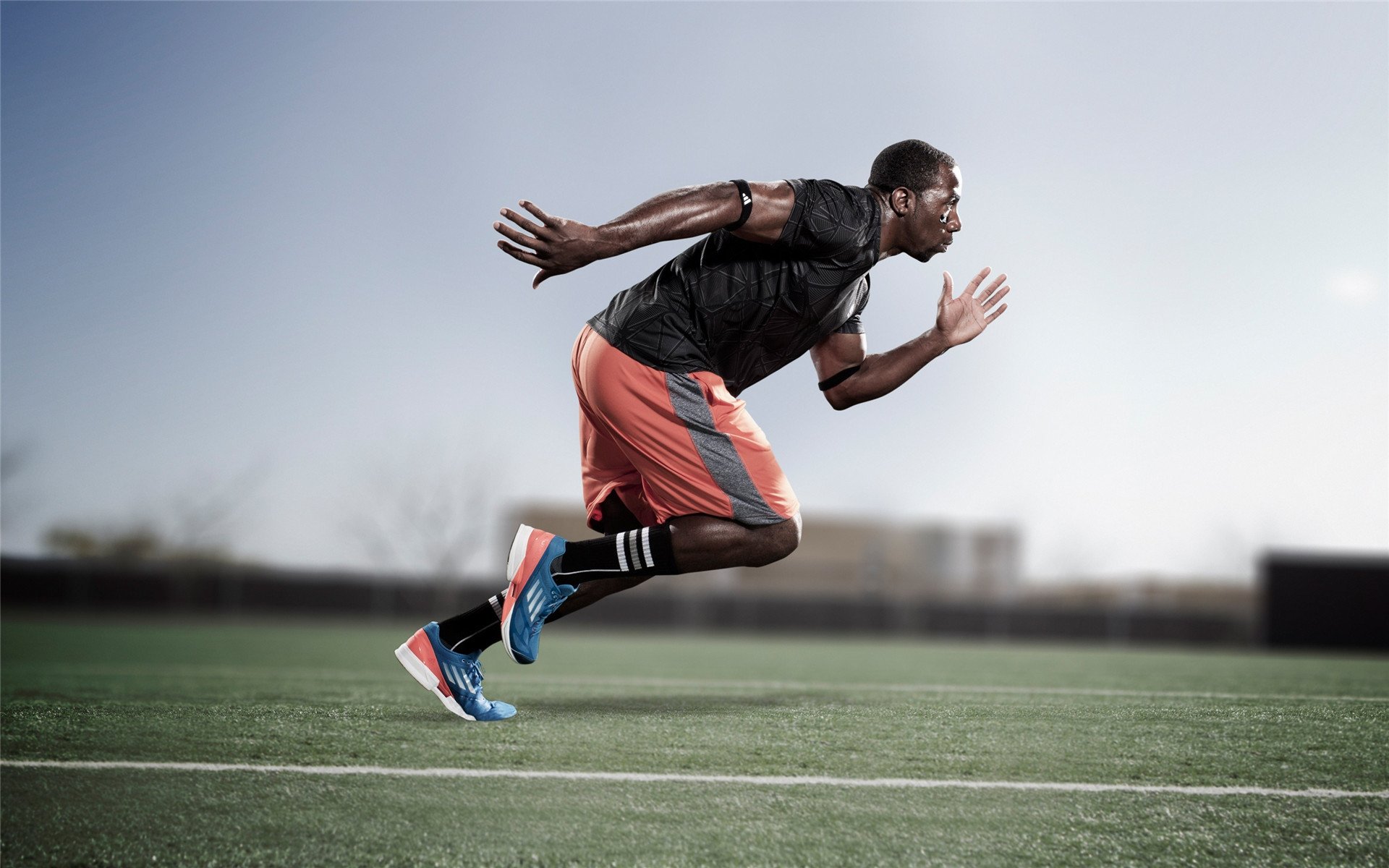 爱游戏大厅-西甲神级球技：令人叹为观止的盘带表演，盘带训练基本功 梅西从小就这么练